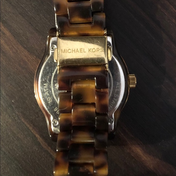 Michael Kors 5038 Tortoise Jet Set Watch - Picture 2 of 3